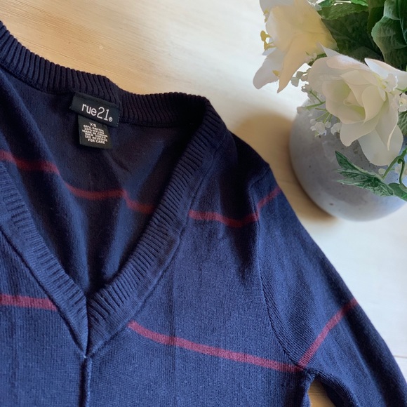 Sweater - Picture 2 of 5